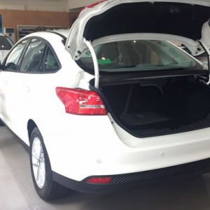 Ford Focus cốp điện LB